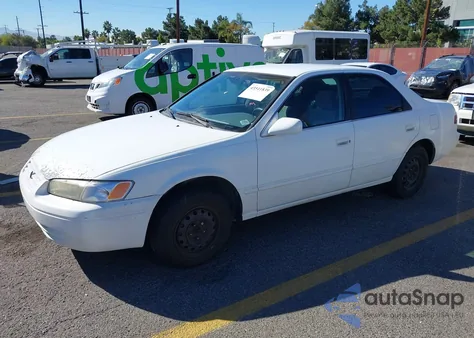 1999 Toyota Camry Le z USA, uszkodzony, nr VIN 4T1BG22K5XU891335